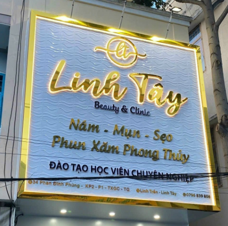 Bảng hiệu SPA Linh Tây ốp tấm 3D màu trắng ngoài trời